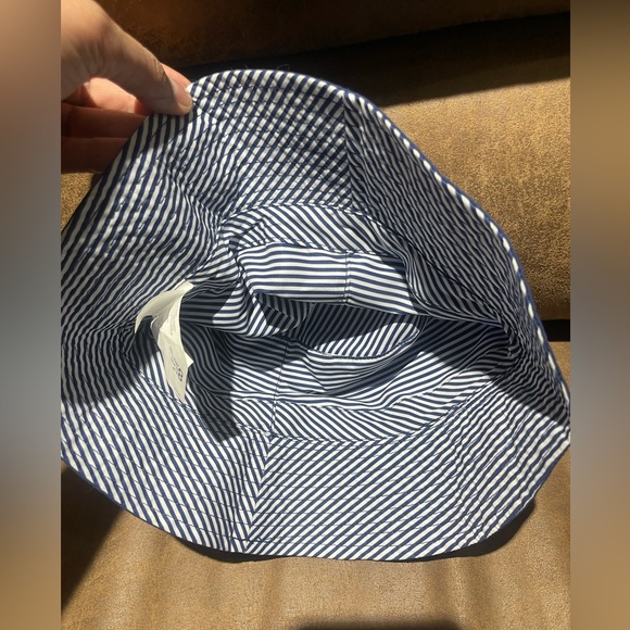 ⛄️CLEARANCE⛄️ NWT Carters bucket hat - Picture 2 of 2